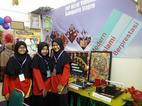 SMP Birrul Walidain ikut serta dalam acara Pameran Produk Inovasi Pendidikan 2019